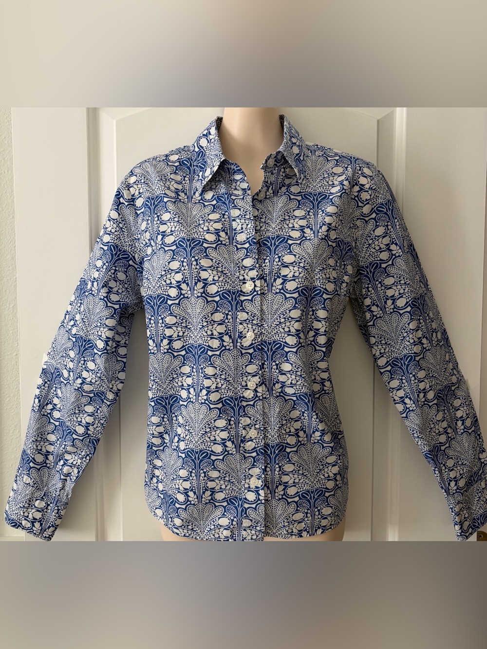 Boden Blue & White Printed Button-Down Shirt Women’s Size 8 Petite Like New EUC